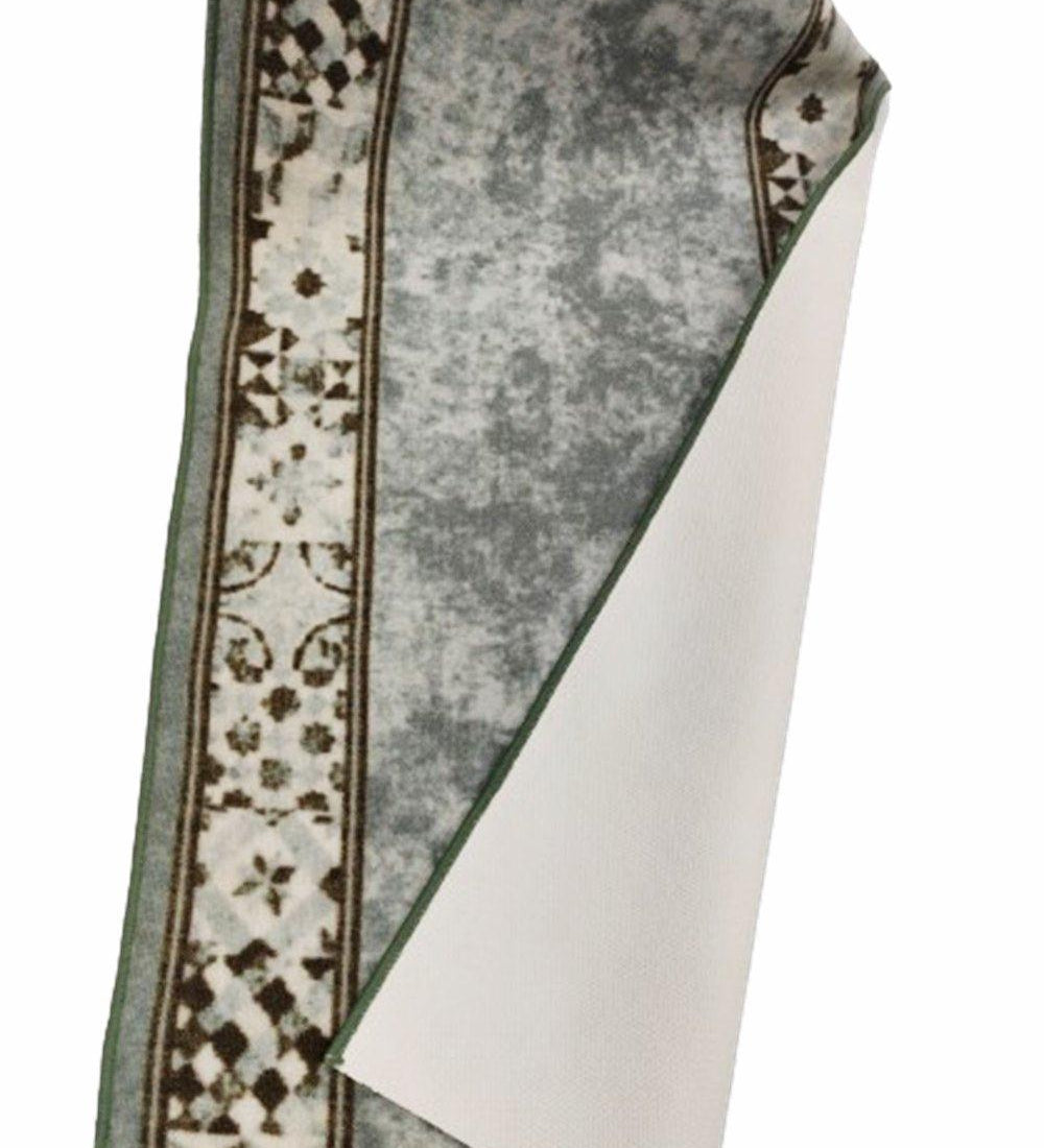 Traversa antiderapanta imprimata Kira, subtire, latime 120 cm (surfilata) - CovorulPerfect